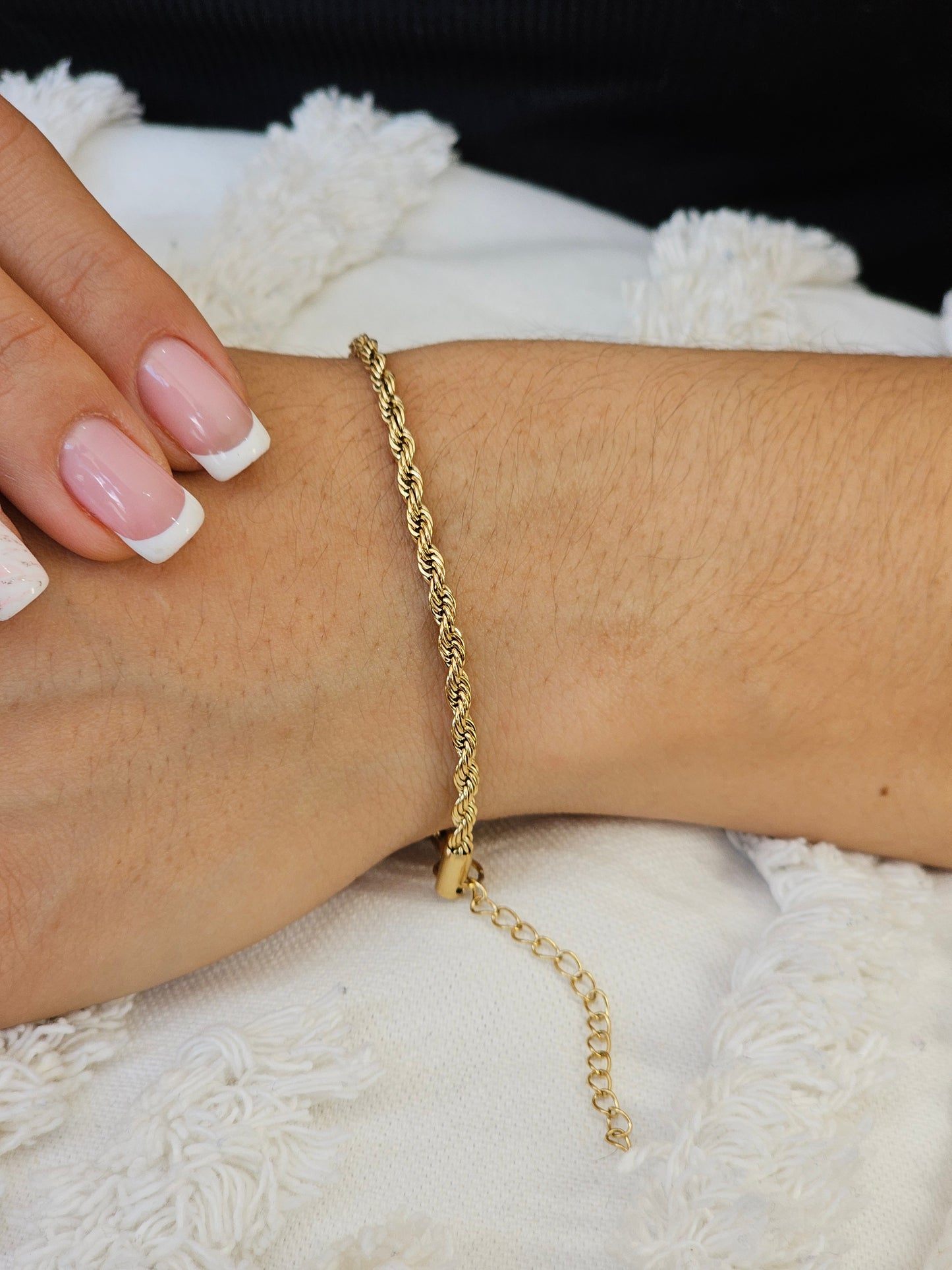 Pulsera Lazo 17 cm x 2 mm – Estilo Minimalista Unisex