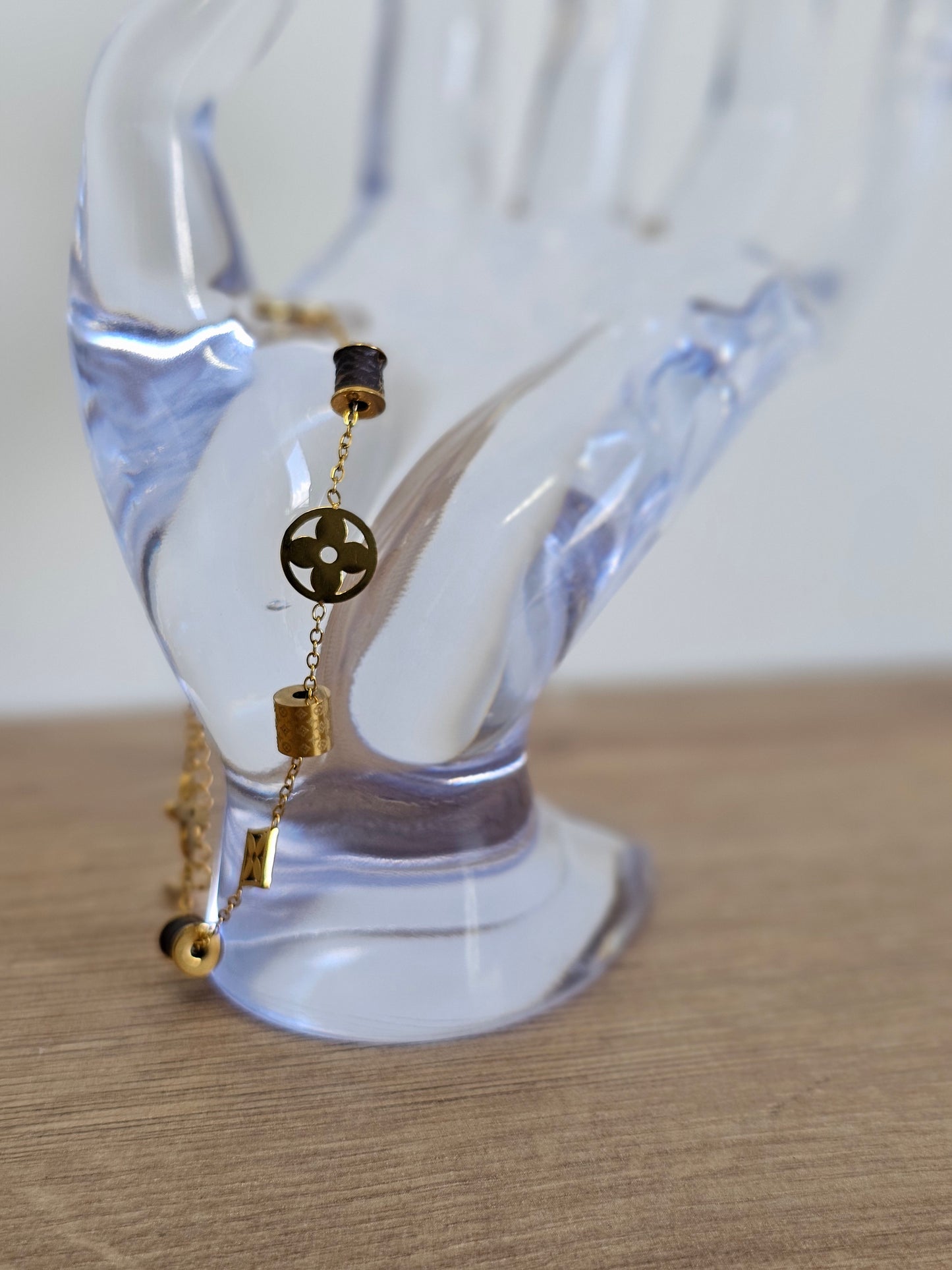 Pulsera Estilo LV – Elegancia Atemporal con Toque de Lujo