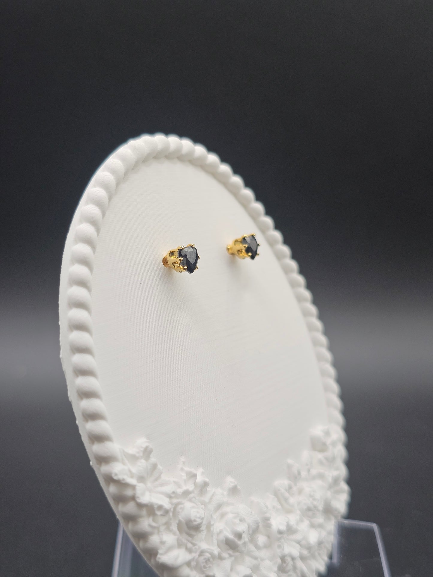Topos Corazón Circón Negro 4 mm – Elegancia con Intensidad