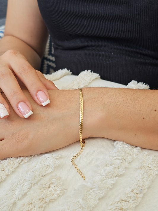Pulsera Grabada 3 mm x 17 cm – Elegancia con Detalle Unisex