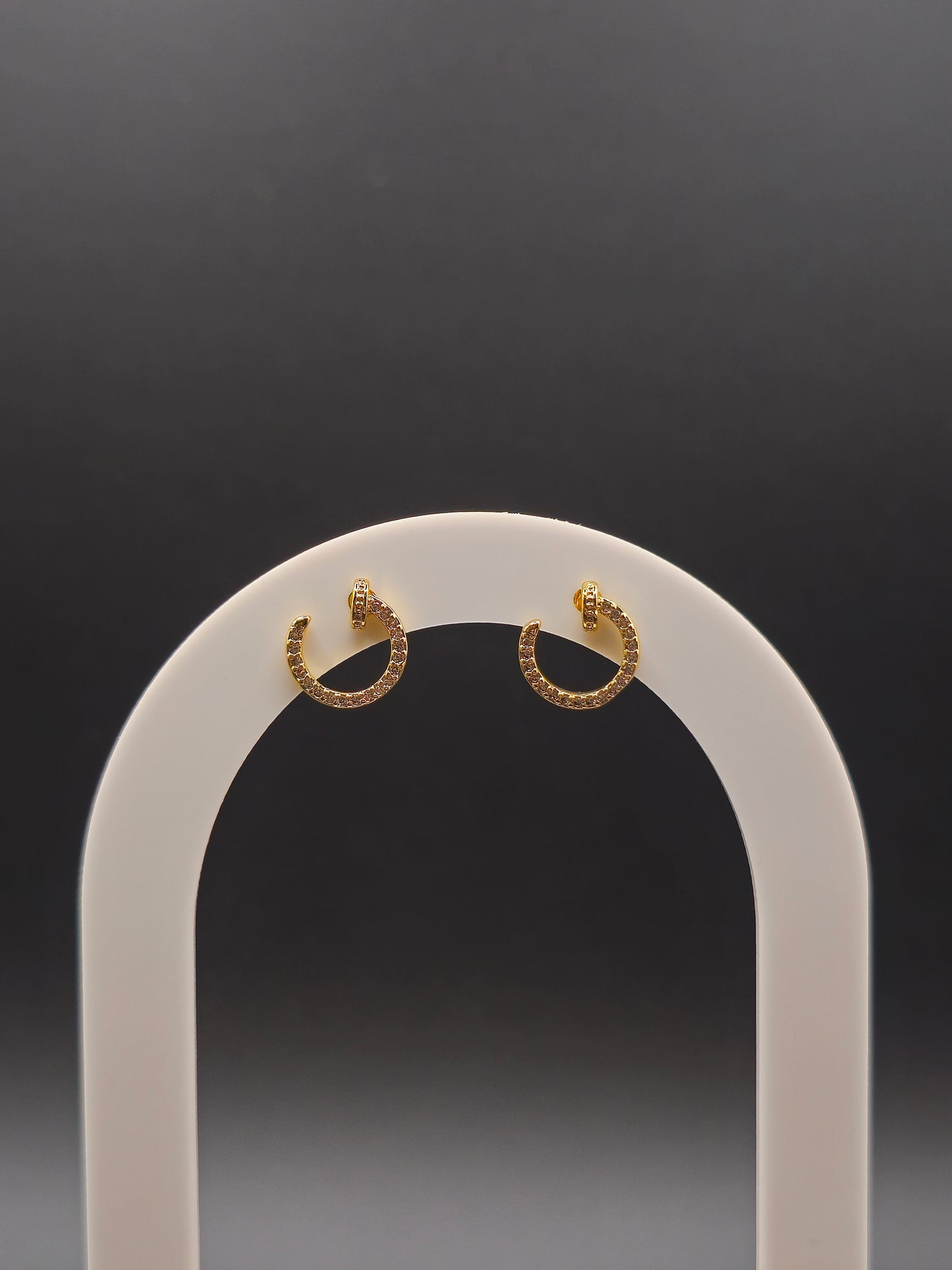 Arete CT Clou 1 cm – Estilo Moderno con Carácter
