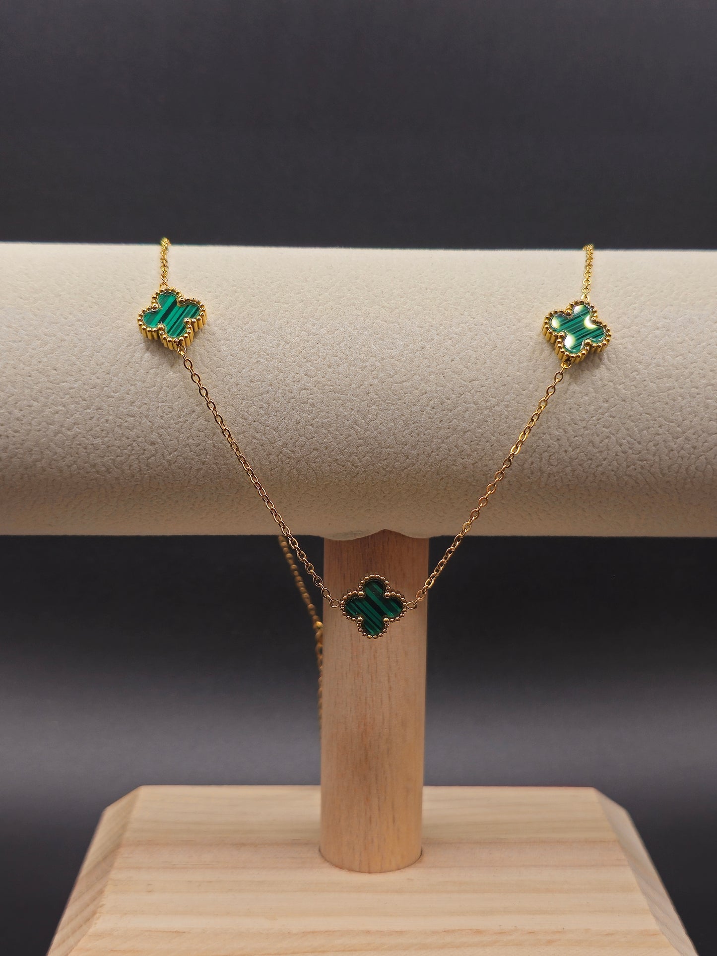 Cadena Trébol Verde 45 cm – Estilo Femenino con Toque de Color